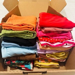 Box of 20 dresses/caja con 20 vestidos